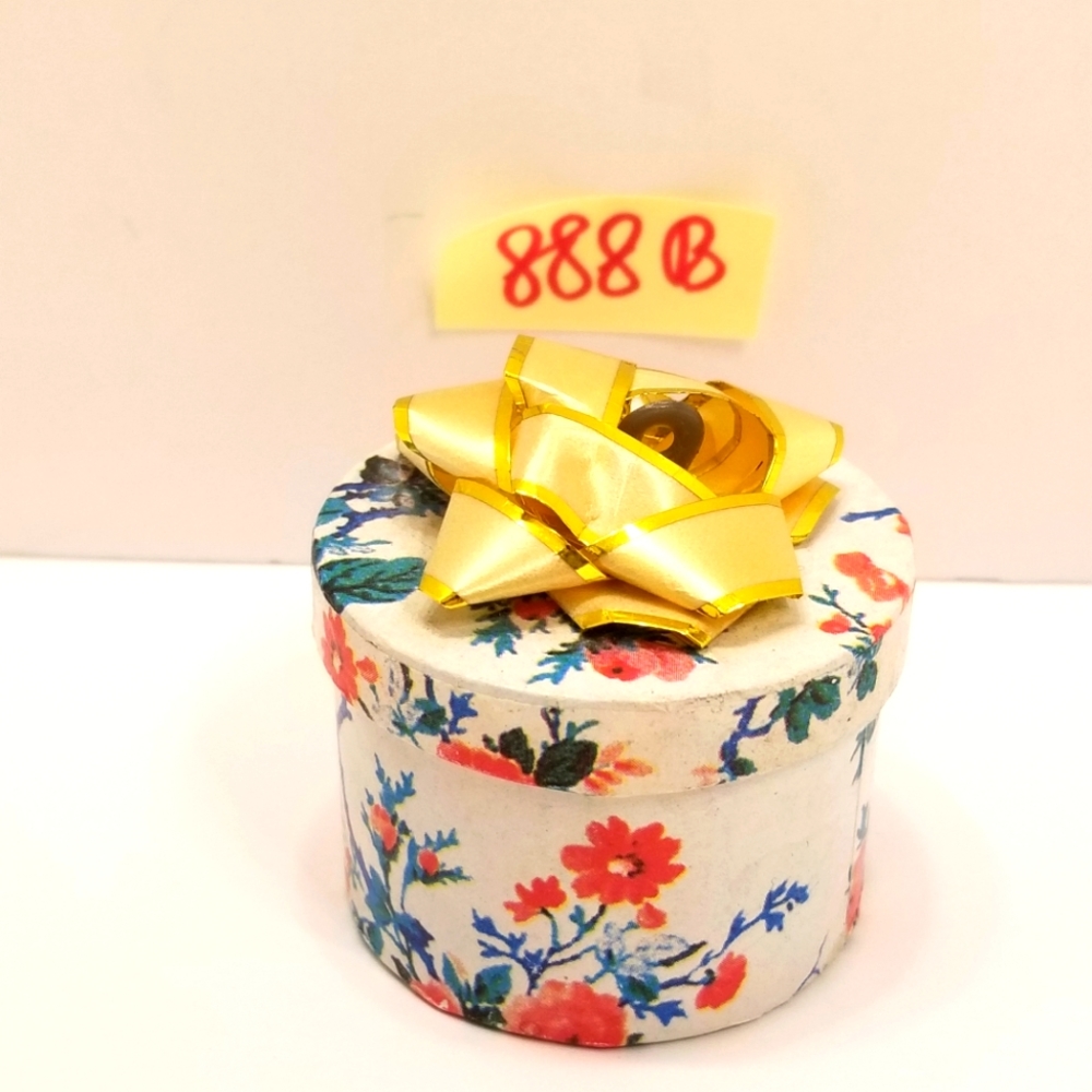 ✅Christmas Holiday Jewelry Box that looks like a Hat Box with Bow on Top #888B18